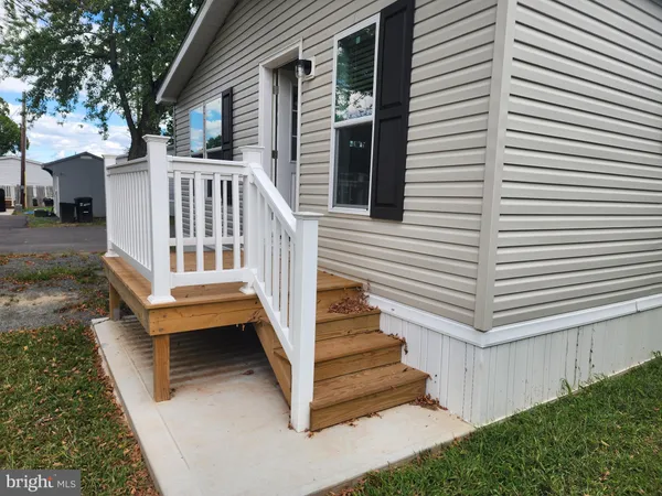 a view of a house with backyard and deck