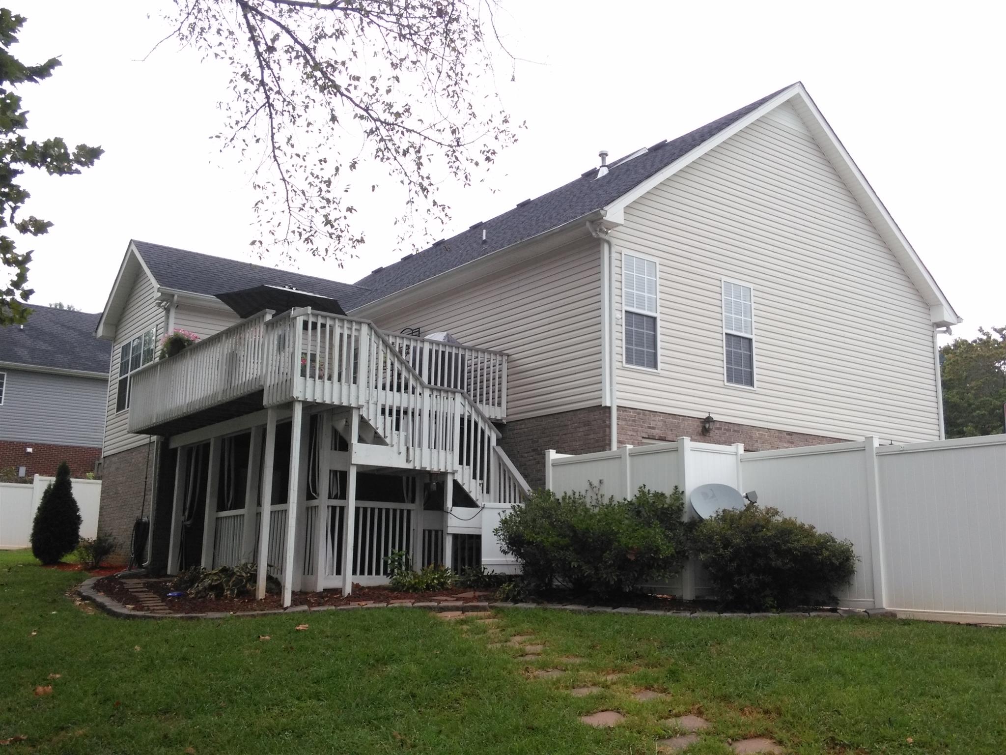 1040 Drake Road Clarksville, TN 37043 - Photo 2 of 29 a front view of a house with a yard and porch