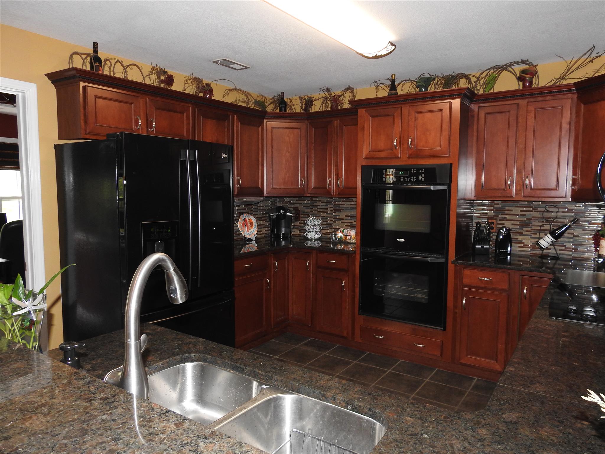 1040 Drake Road Clarksville, TN 37043 - Photo 7 of 29 a kitchen with granite countertop a refrigerator and a sink