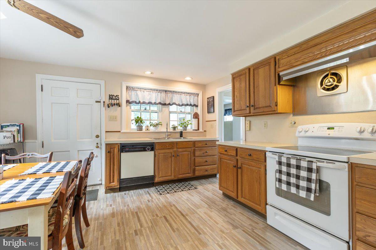 143 Middletown Road Media, PA 19063 - Photo 22 of 56 Country Kitchen