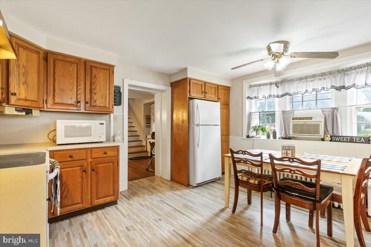 143 Middletown Road Media, PA 19063 - Photo 23 of 56 Light and Bright Kitchen
