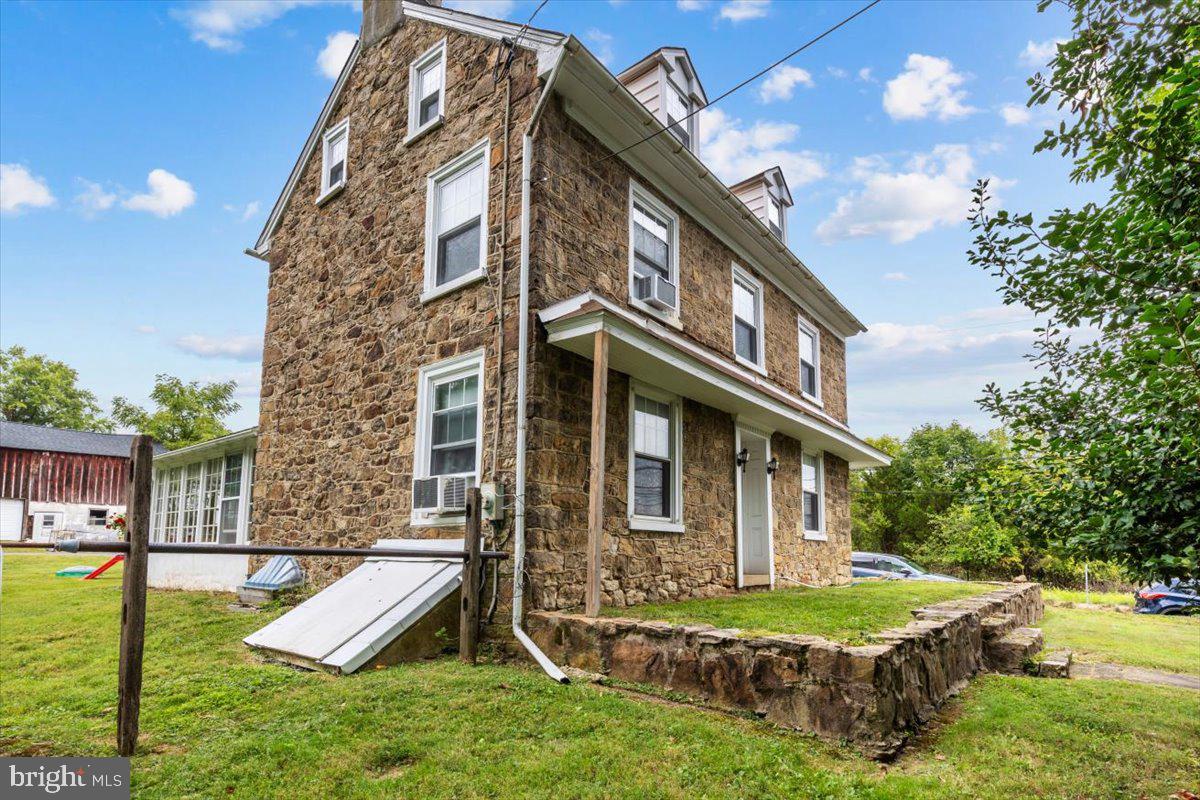143 Middletown Road Media, PA 19063 - Photo 4 of 56 A Beautiful Stone Farmhouse