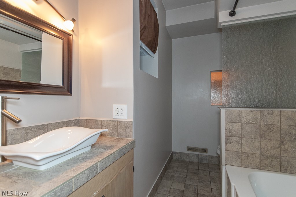 4097 Rabbit Run Drive Brooklyn, OH 44144 - Photo 8 of 25