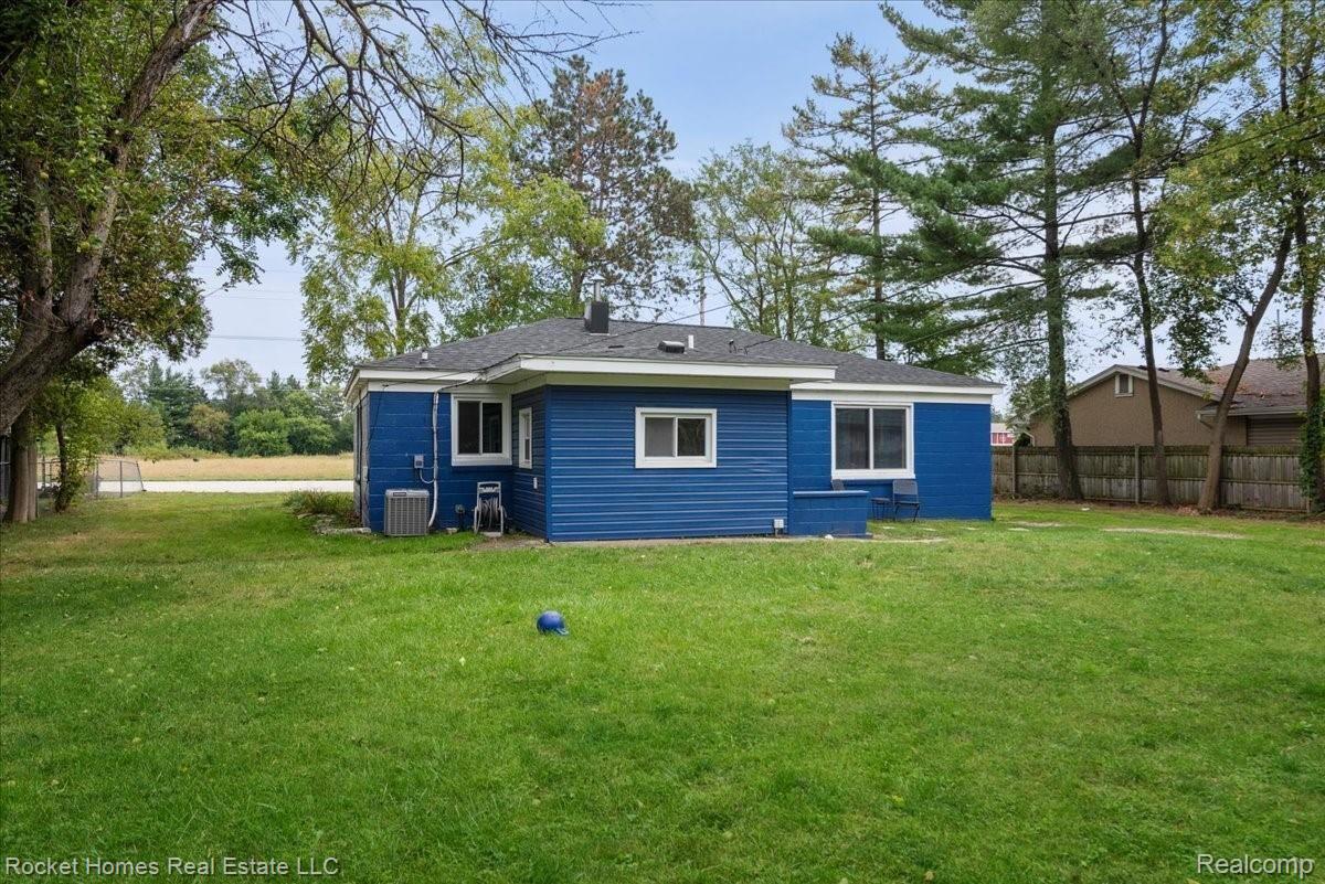 46617 Dequindre Road Rochester, MI 48307 - Photo 20 of 24 22-Rear View.jpg