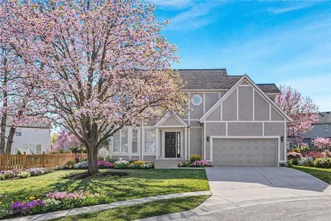 $500,000 | 6715 West 148th Terrace, Overland Park, KS 66223