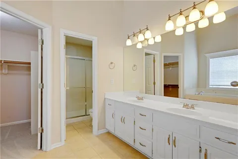 $500,000 | 6715 West 148th Terrace, Overland Park, KS 66223