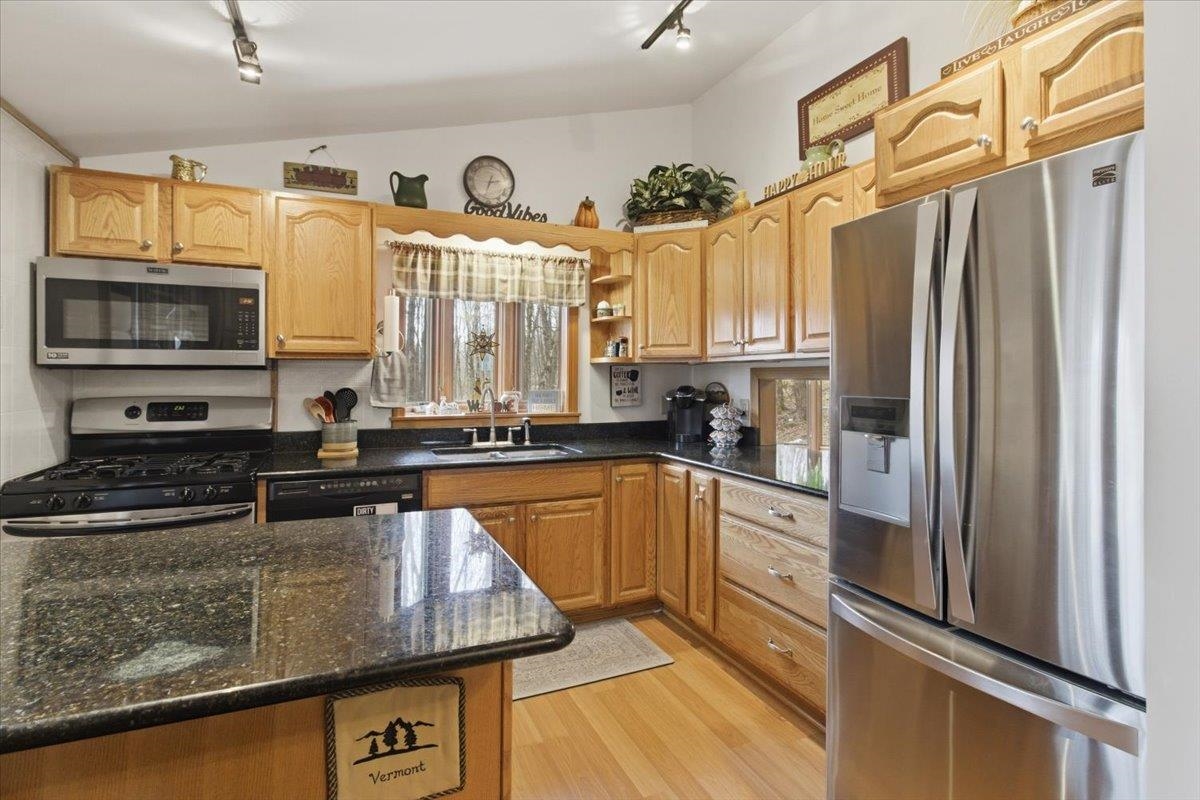 760 West Mountain Road Shaftsbury, VT 05262 - Photo 13 of 34