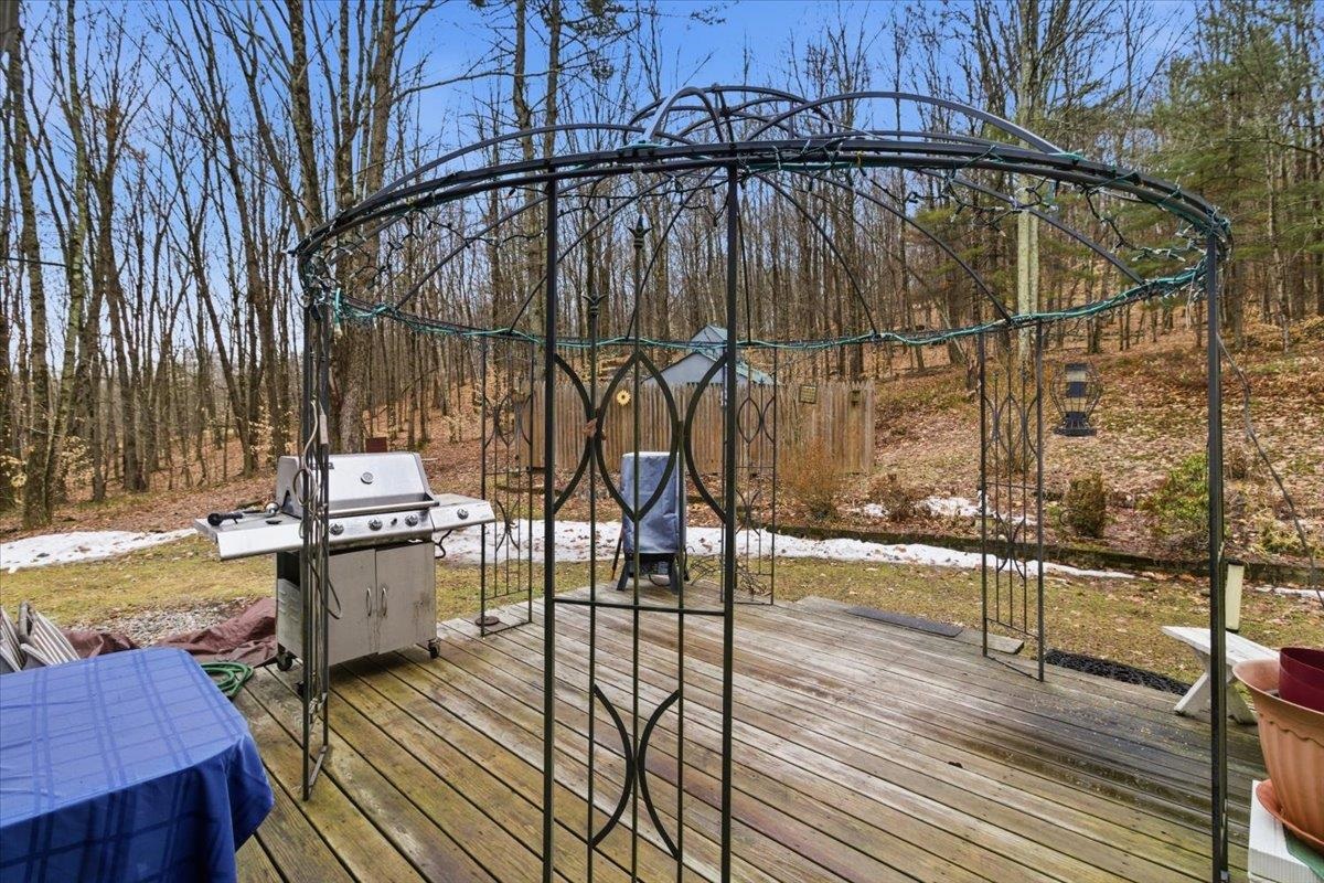 760 West Mountain Road Shaftsbury, VT 05262 - Photo 31 of 34