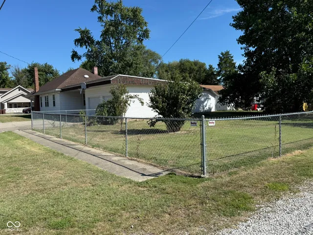 $159,500 | 255 North Willow Street, Dana, IN 47847