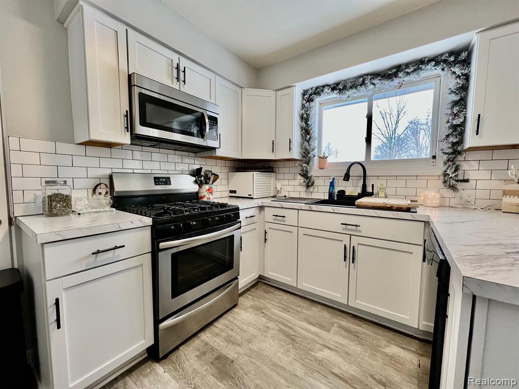 4245 Peck Road Port Huron, MI 48060 - Photo 4 of 30