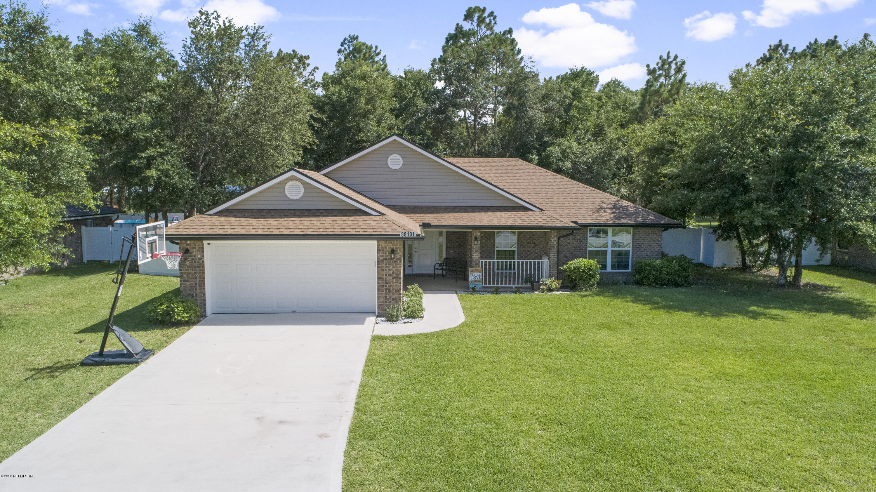 88101 Maybourne Road Yulee, FL 32097 - Photo 3 of 22 a front view of a house with garden