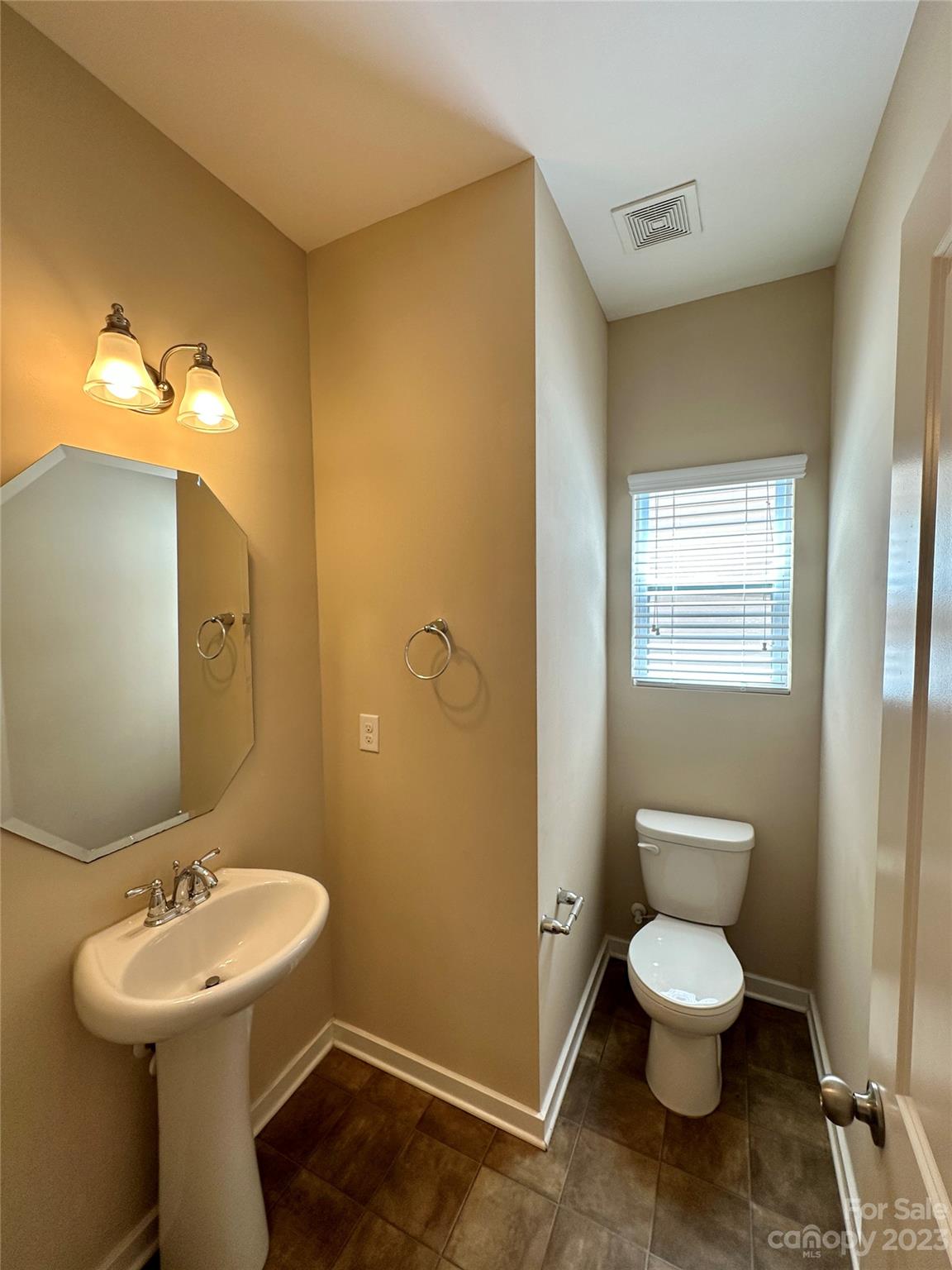 5513 Idlewild Road North Charlotte, NC 28227 - Photo 7 of 18 a bathroom with a toilet sink and mirror