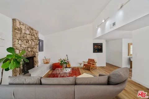 $1,650,000 | 22429 Bessemer Street, Woodland Hills, CA 91367