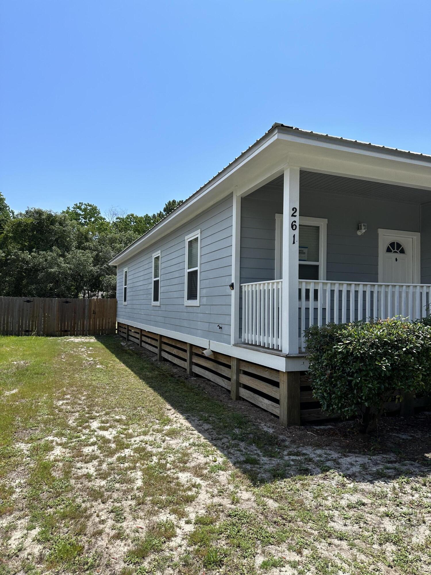 261 County Line Road Niceville, FL 32578 - Photo 2 of 17 a backyard of a house with a yard