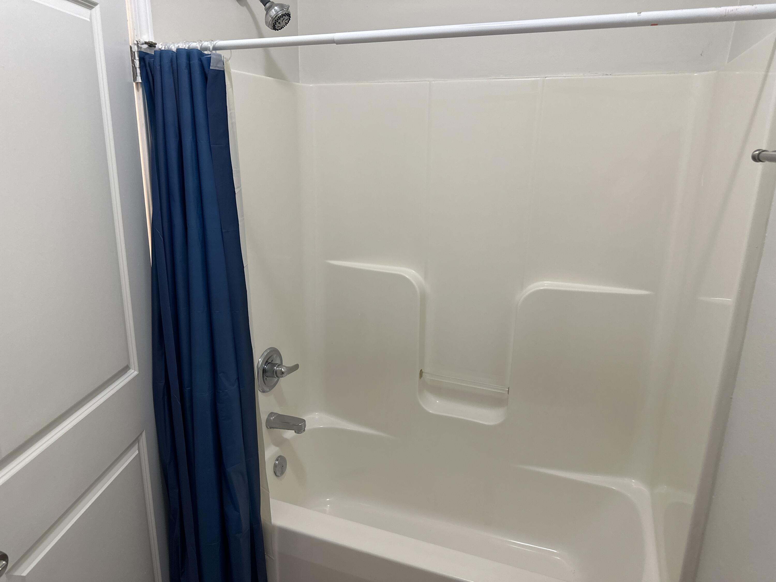 261 County Line Road Niceville, FL 32578 - Photo 10 of 17 a bathroom with a shower