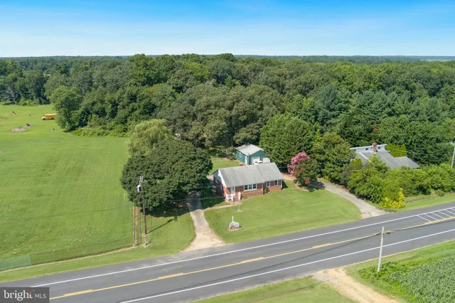 a view of a back yard from a balcony