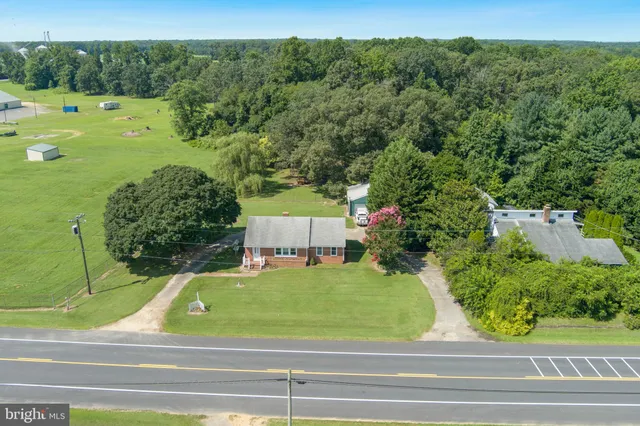 a view of a tennis court