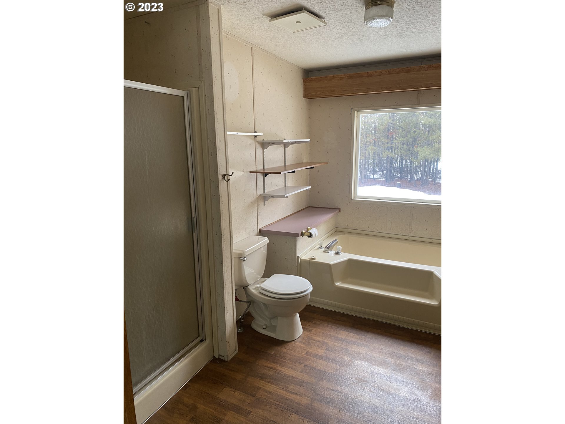 1033 Yoke Road La Pine, OR 97739 - Photo 17 of 27 Bathroom