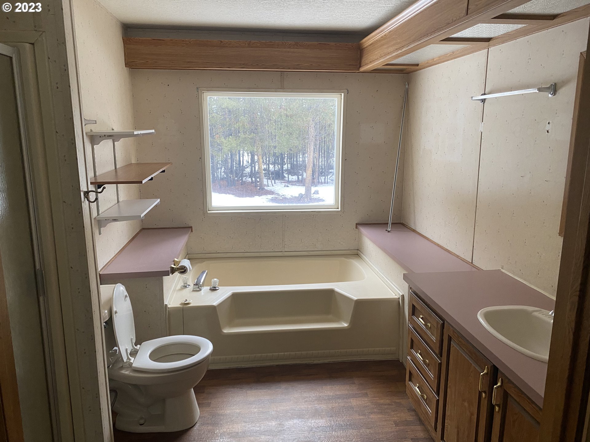 1033 Yoke Road La Pine, OR 97739 - Photo 18 of 27 Bathroom