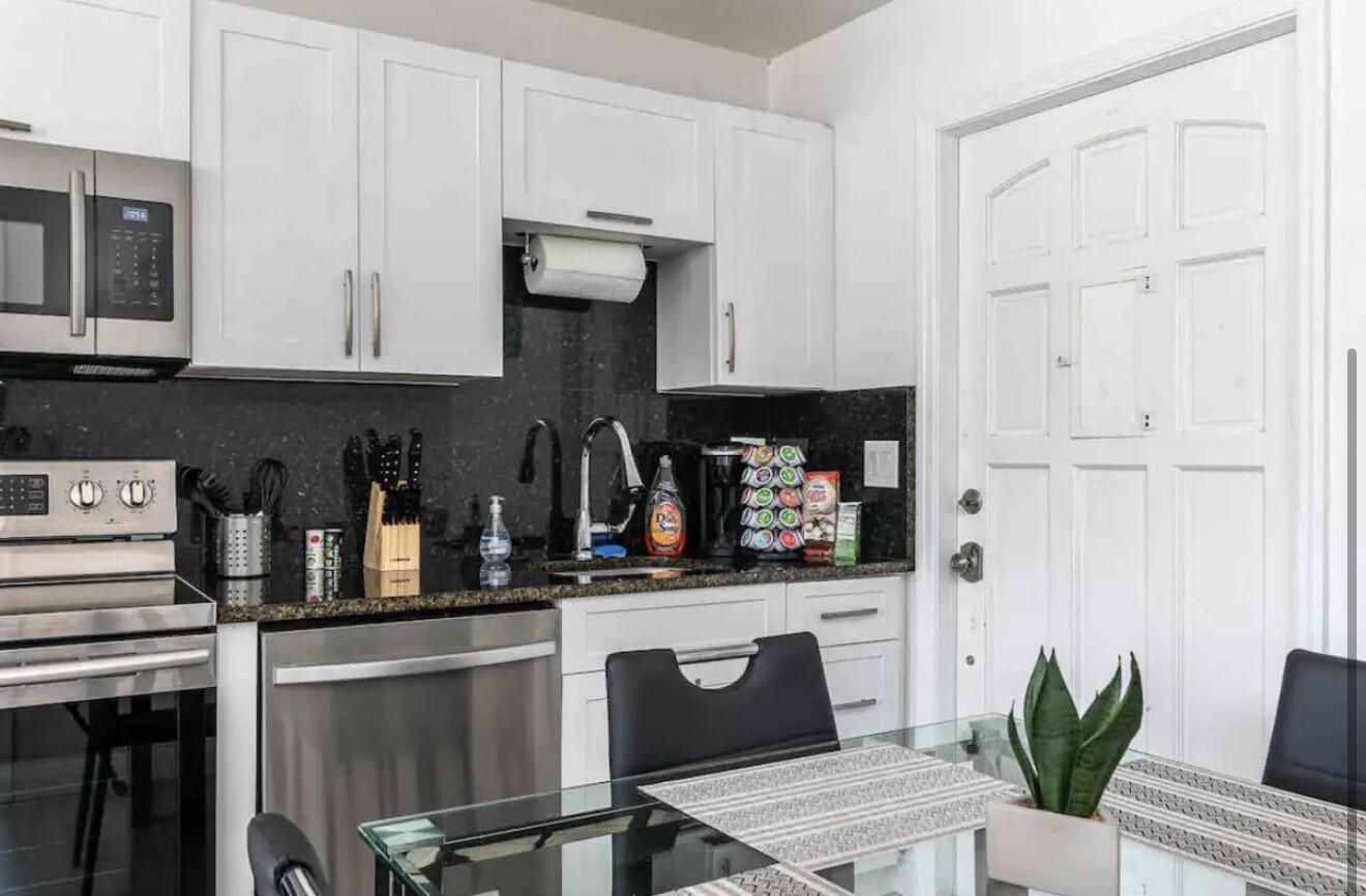 2499 Northeast 2nd Avenue, Unit B Boca Raton, FL 33431 - Photo 8 of 12 IMG_8647