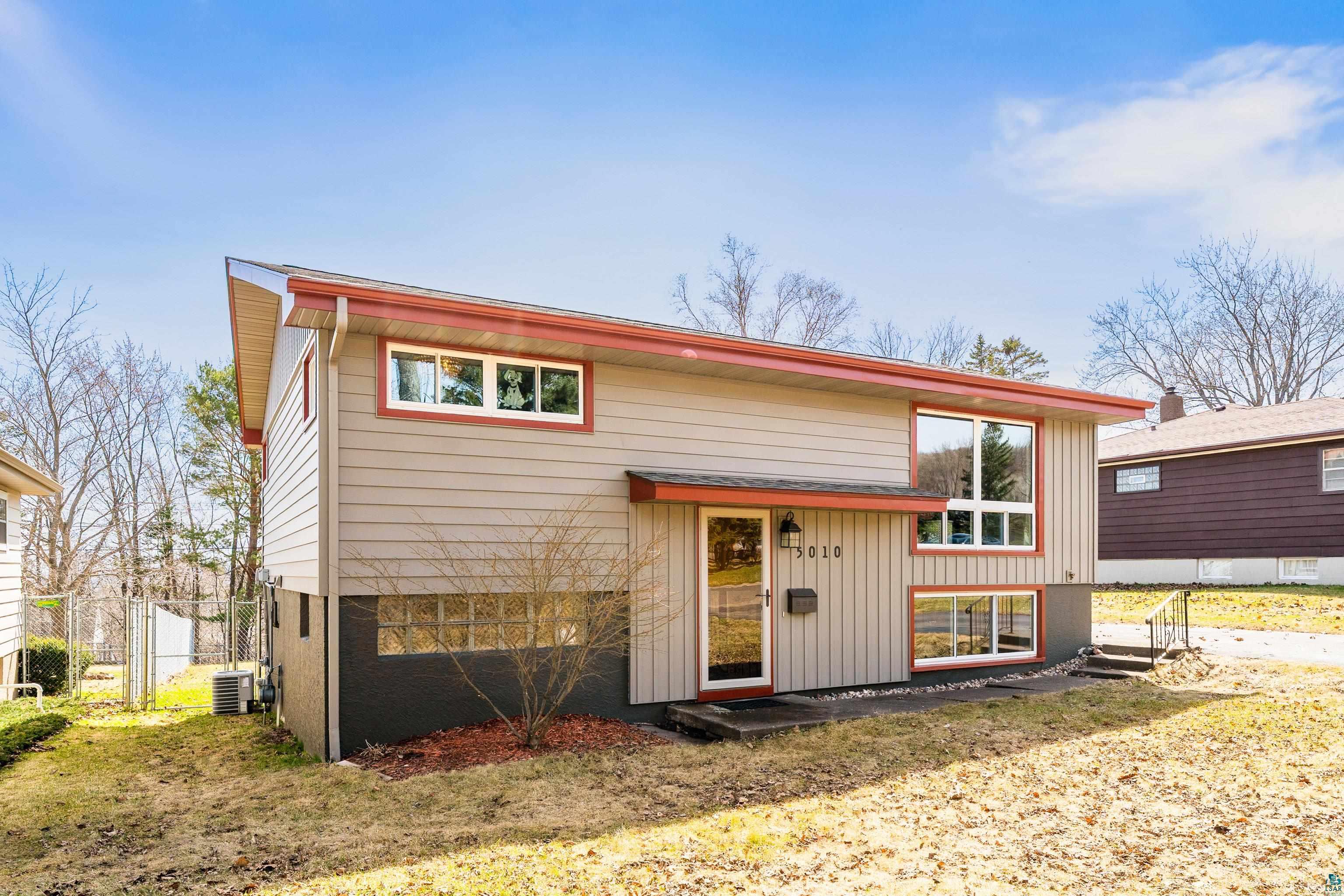 5010 Avondale Street Duluth, MN 55804 - Photo 2 of 48