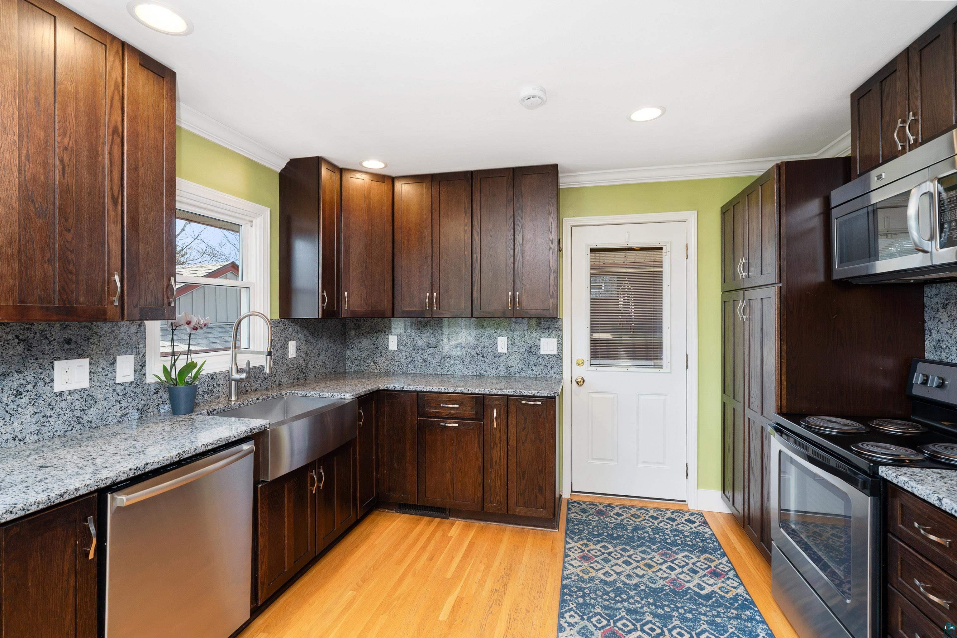 5010 Avondale Street Duluth, MN 55804 - Photo 5 of 48