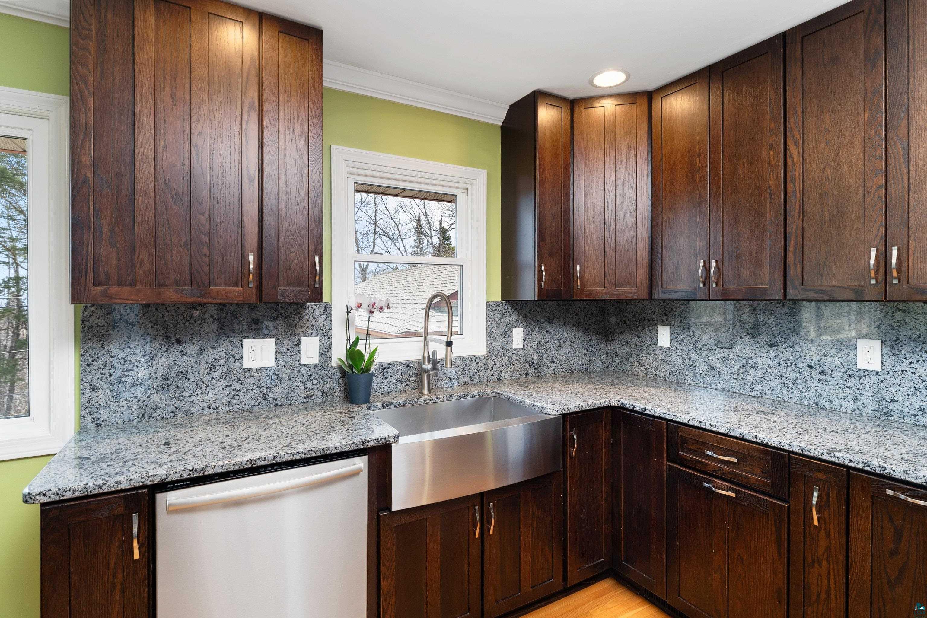 5010 Avondale Street Duluth, MN 55804 - Photo 6 of 48