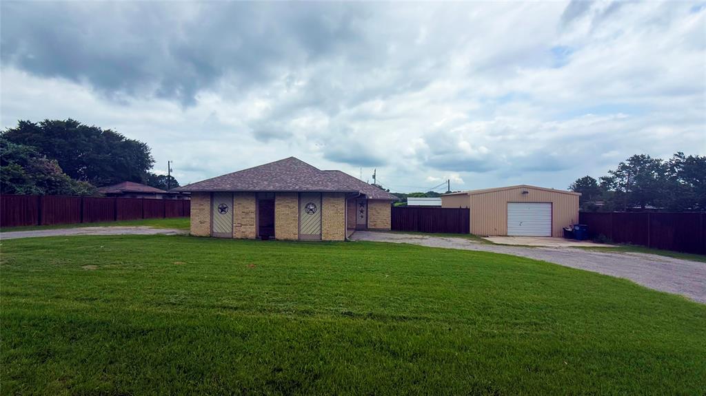 1356 Kerry Lane Azle, TX 76020 - Photo 3 of 27