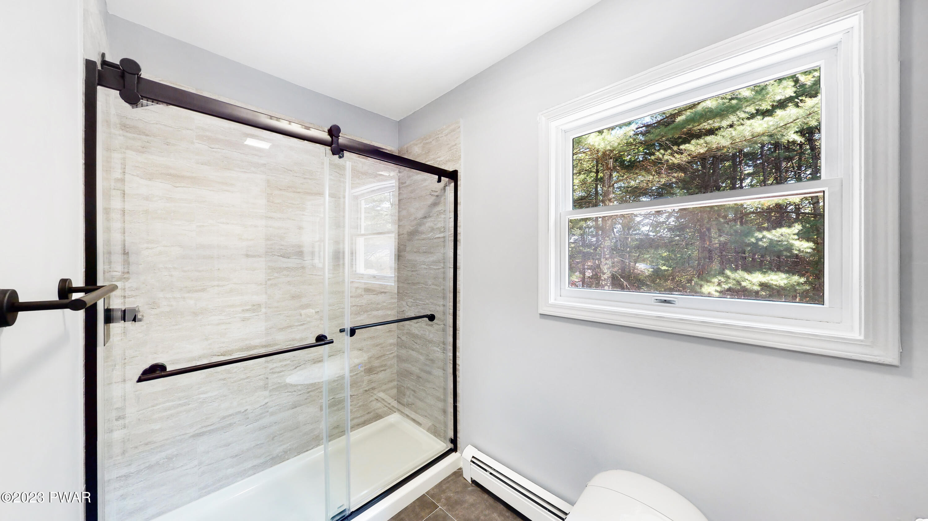 308 Rambling Way Milford, PA 18337 - Photo 22 of 70 Feature Photo: 2nd Floor Main Bath