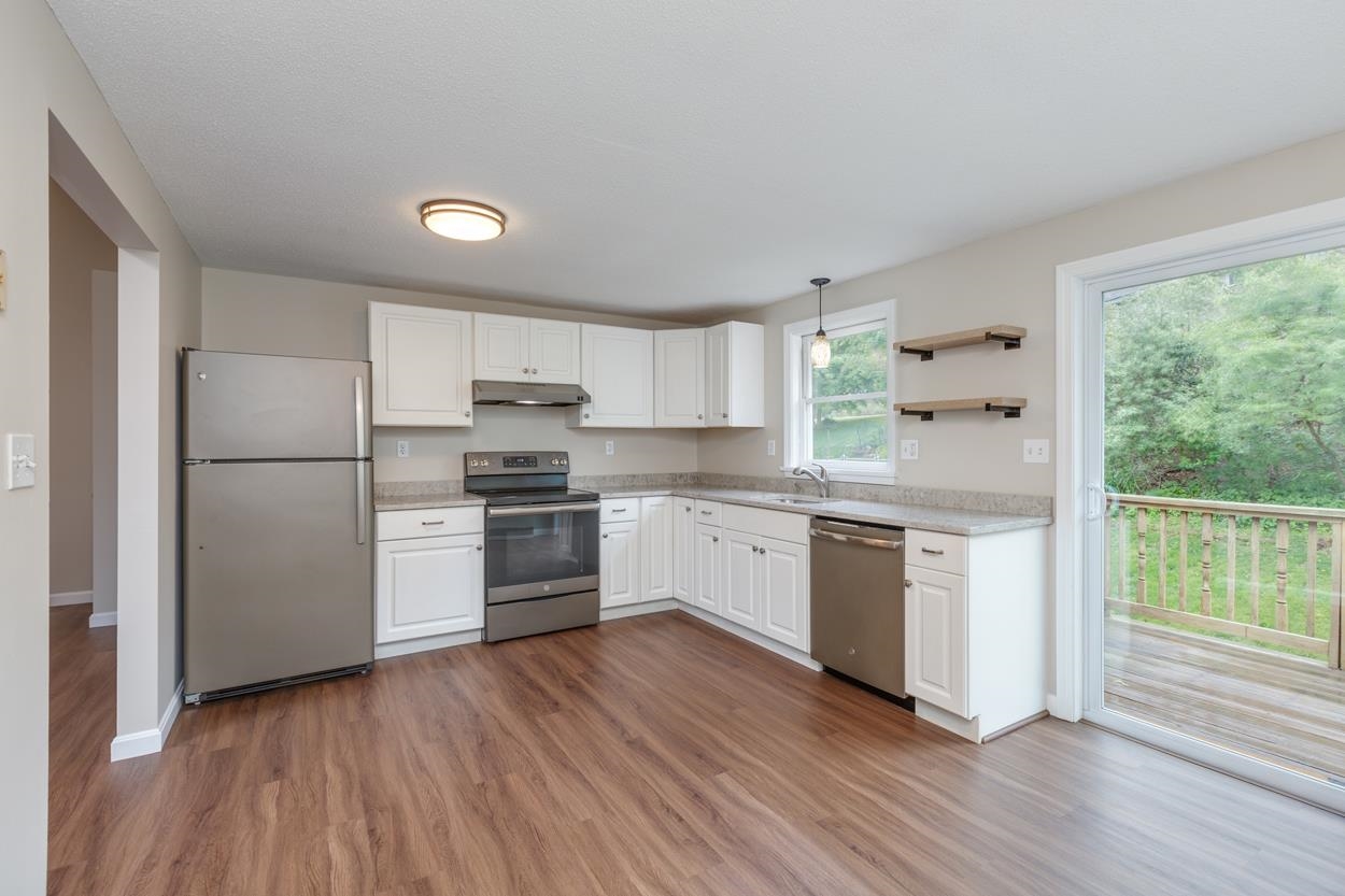 87 R Derryfield Road, Unit R Derry, NH 03038 - Photo 4 of 17