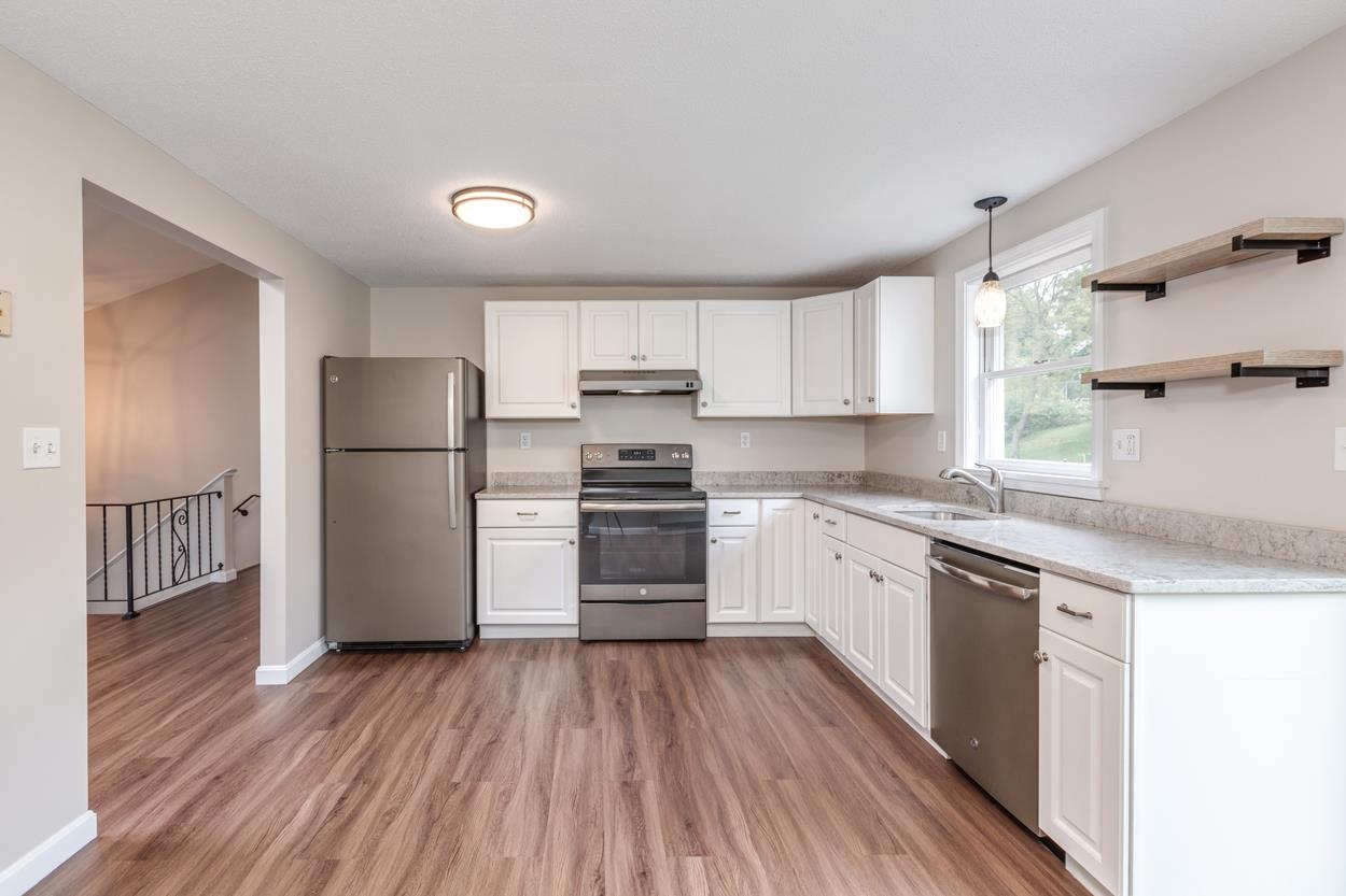 87 R Derryfield Road, Unit R Derry, NH 03038 - Photo 5 of 17