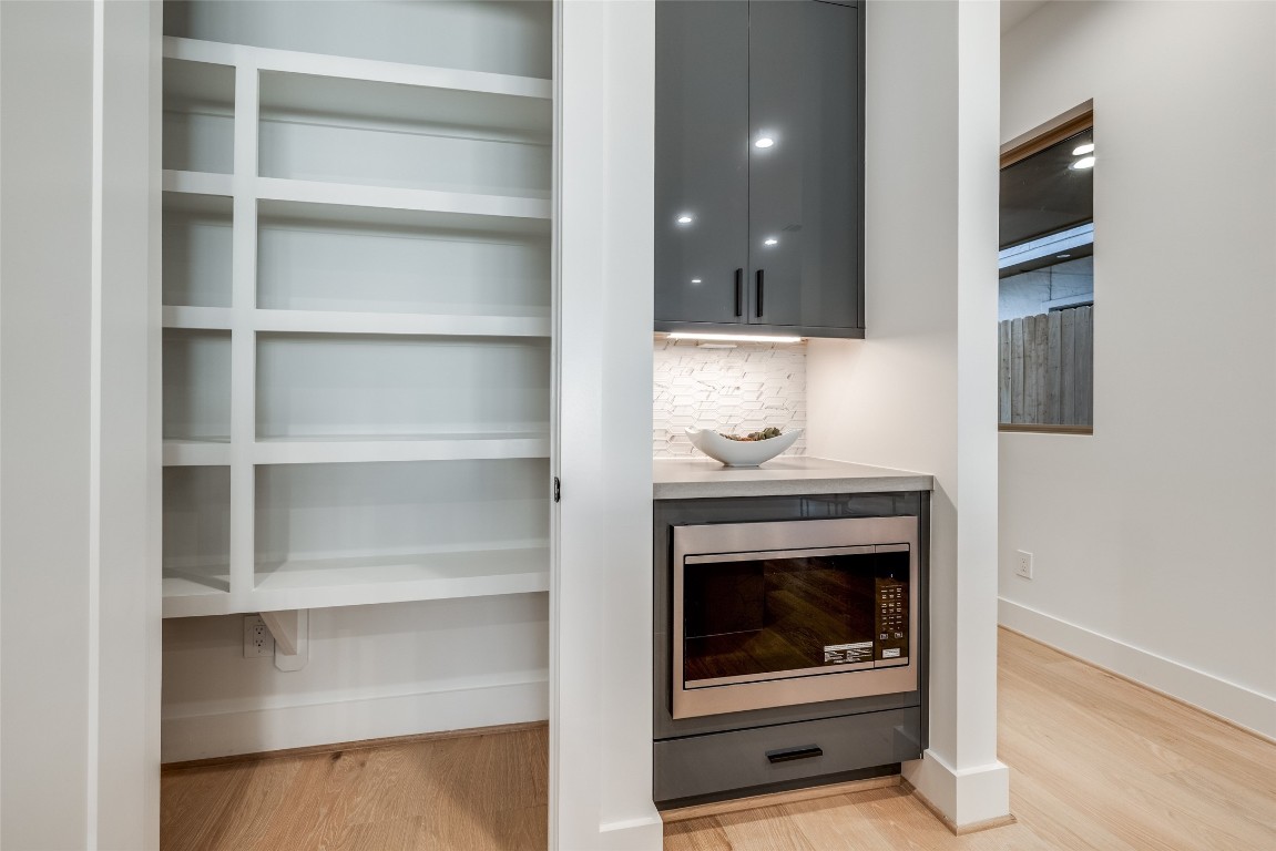 2630 Peckham Street Houston, TX 77098 - Photo 28 of 49 ASK ABOUT CUSTOMIZATION OPTIONS DURING CONSTRUCTION ONLY *MAZZARINO MODEL HOME * PHOTOS MAY SHOW A SIMILAR FLOOR PLAN AND/OR UPGRADED/ALTERNATIVE FINISHES * Please use these photos as a guide *THIS IS AN ACTIVE CONSTRUCTION SITE, BUYERS MUST REQUEST APPOINTMENT TO BE ON PREMISE AT ALL TIMES.