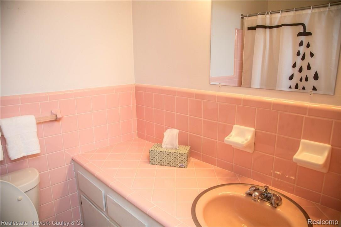 21520 Kelly Road, Unit 103 Eastpointe, MI 48021 - Photo 9 of 19 untitled-5045.jpg