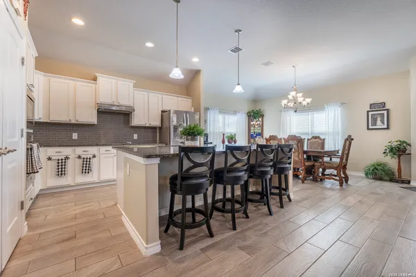 $405,000 | 133 Grand View, Floresville, TX 78114