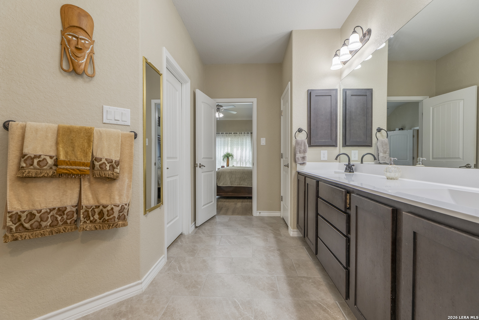 133 Grand View Floresville, TX 78114 - Photo 14 of 43 a bathroom with a sink a mirror and shower