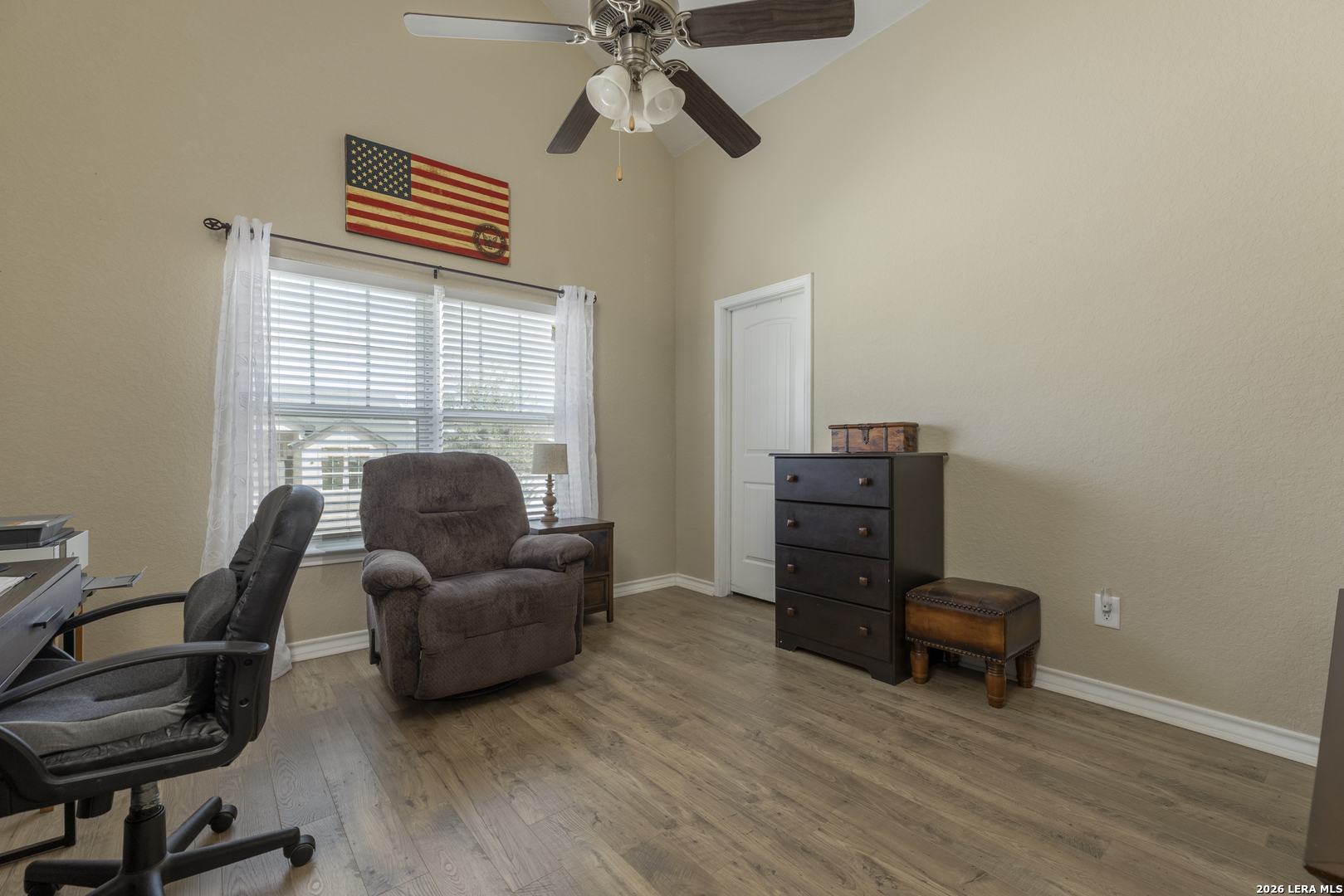 133 Grand View Floresville, TX 78114 - Photo 19 of 43 a living room with furniture and a flat screen tv