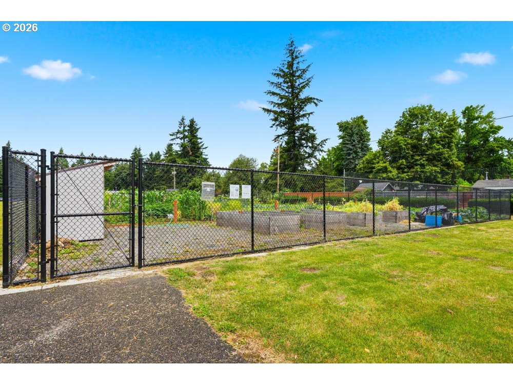 1014 Southeast 175th Place Portland, OR 97233 - Photo 26 of 31
