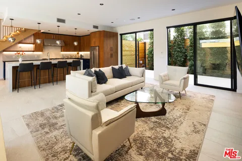 $1,999,000 | 212 Bay Street, Unit 102, Santa Monica, CA 90405