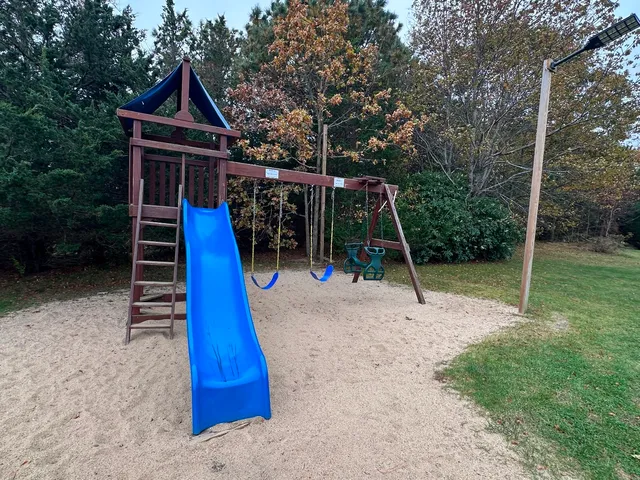 a sign that is on the side of the building