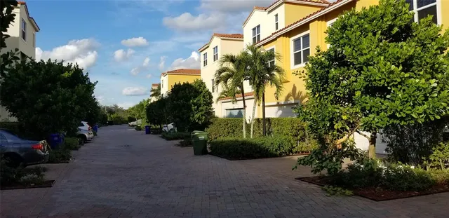 $3,750 | 1741 Northwest 124th Place, Pembroke Pines, FL 33028