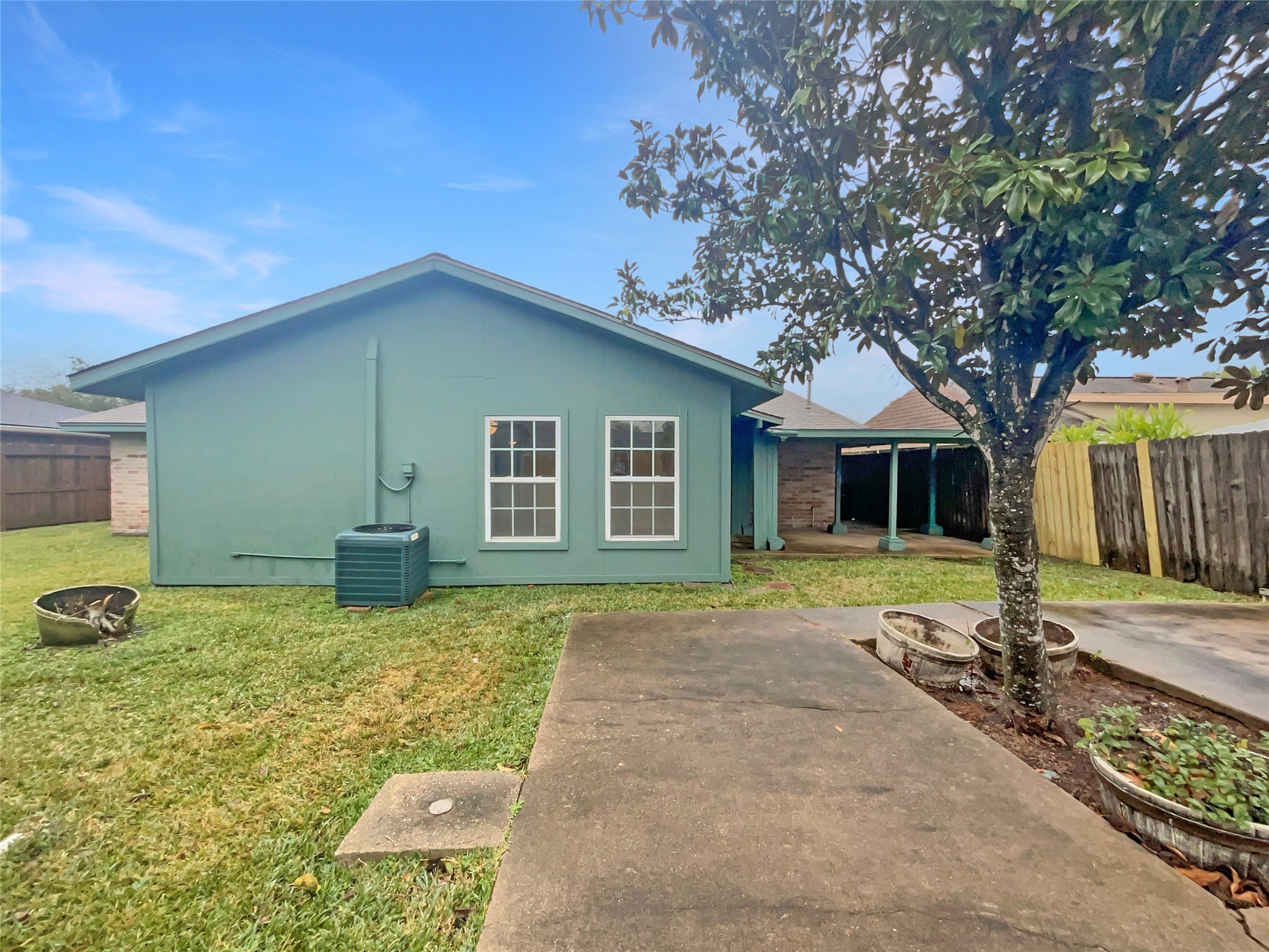 12107 Pompton Drive Houston, TX 77089 - Photo 5 of 23 a front view of a house with garden