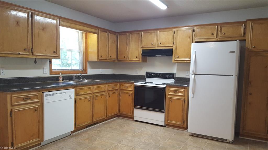 679 Riverwood Road Lexington, NC 27292 - Photo 4 of 16 Gallery Image 4