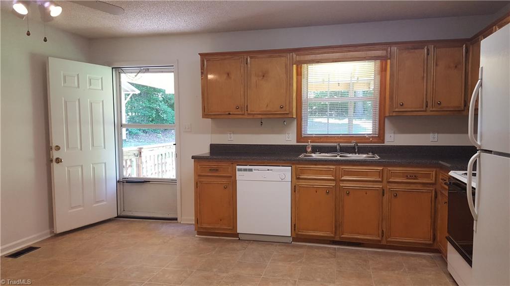 679 Riverwood Road Lexington, NC 27292 - Photo 5 of 16 Gallery Image 5