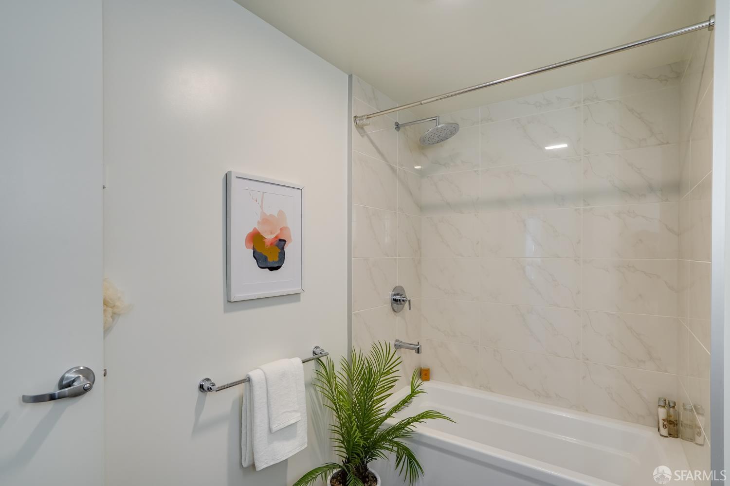 52 Innes Court, Unit 305 San Francisco, CA 94124 - Photo 11 of 22