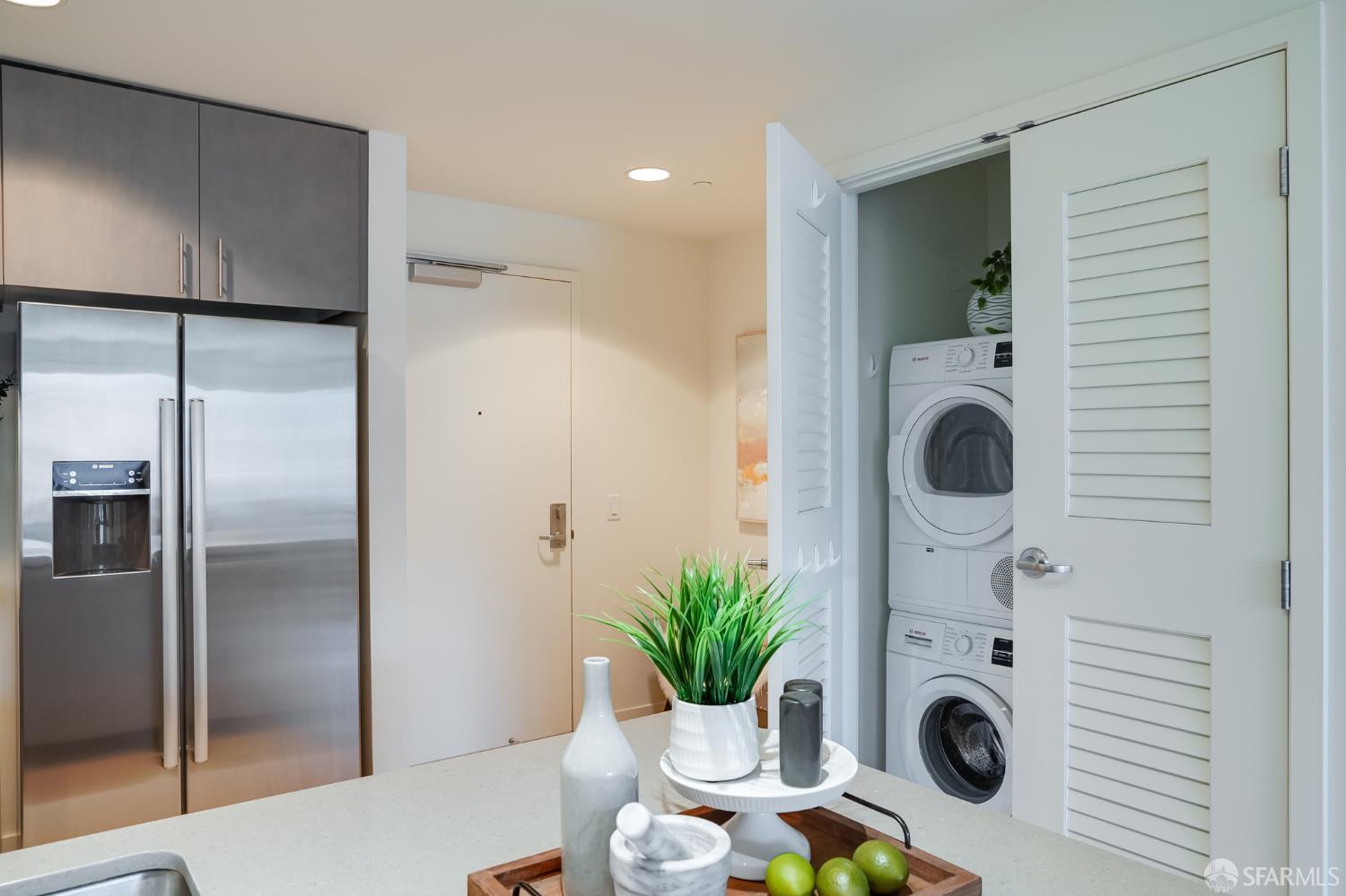 52 Innes Court, Unit 305 San Francisco, CA 94124 - Photo 4 of 22
