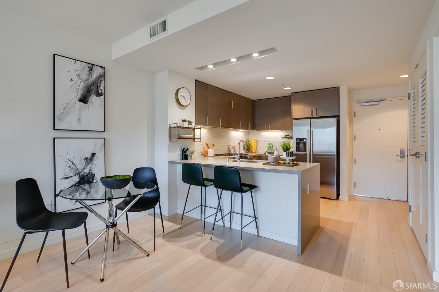 52 Innes Court, Unit 305 San Francisco, CA 94124 - Photo 5 of 22