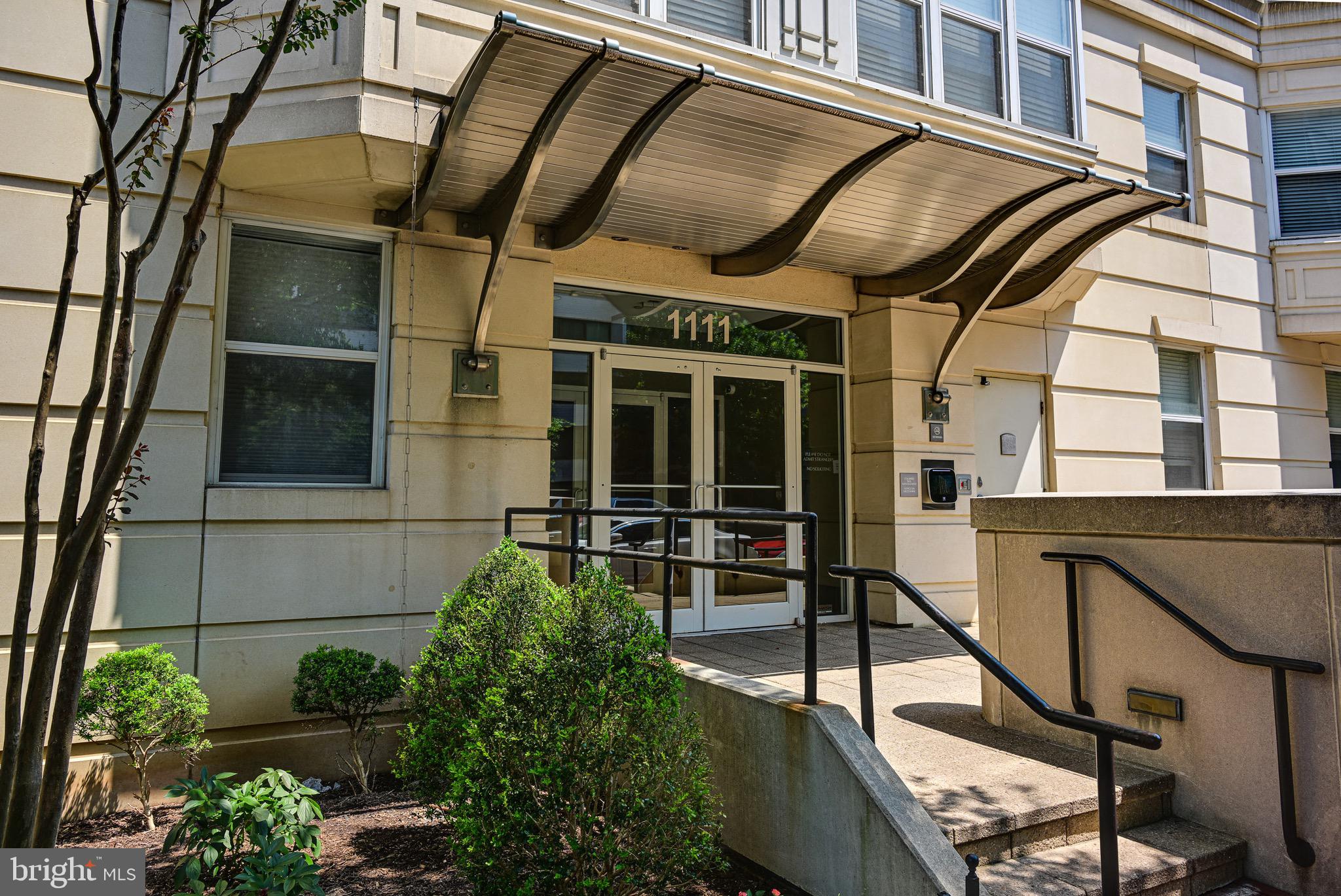 a view of sitting area of the house