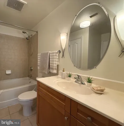 a close up view of a washer and dryer