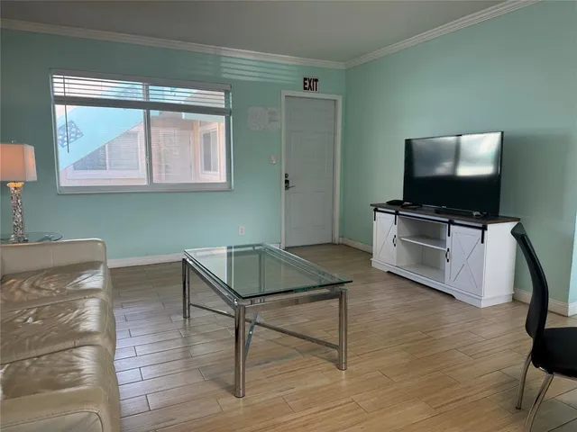 $2,350 | 323 Monroe Street, Unit 3, Hollywood, FL 33019