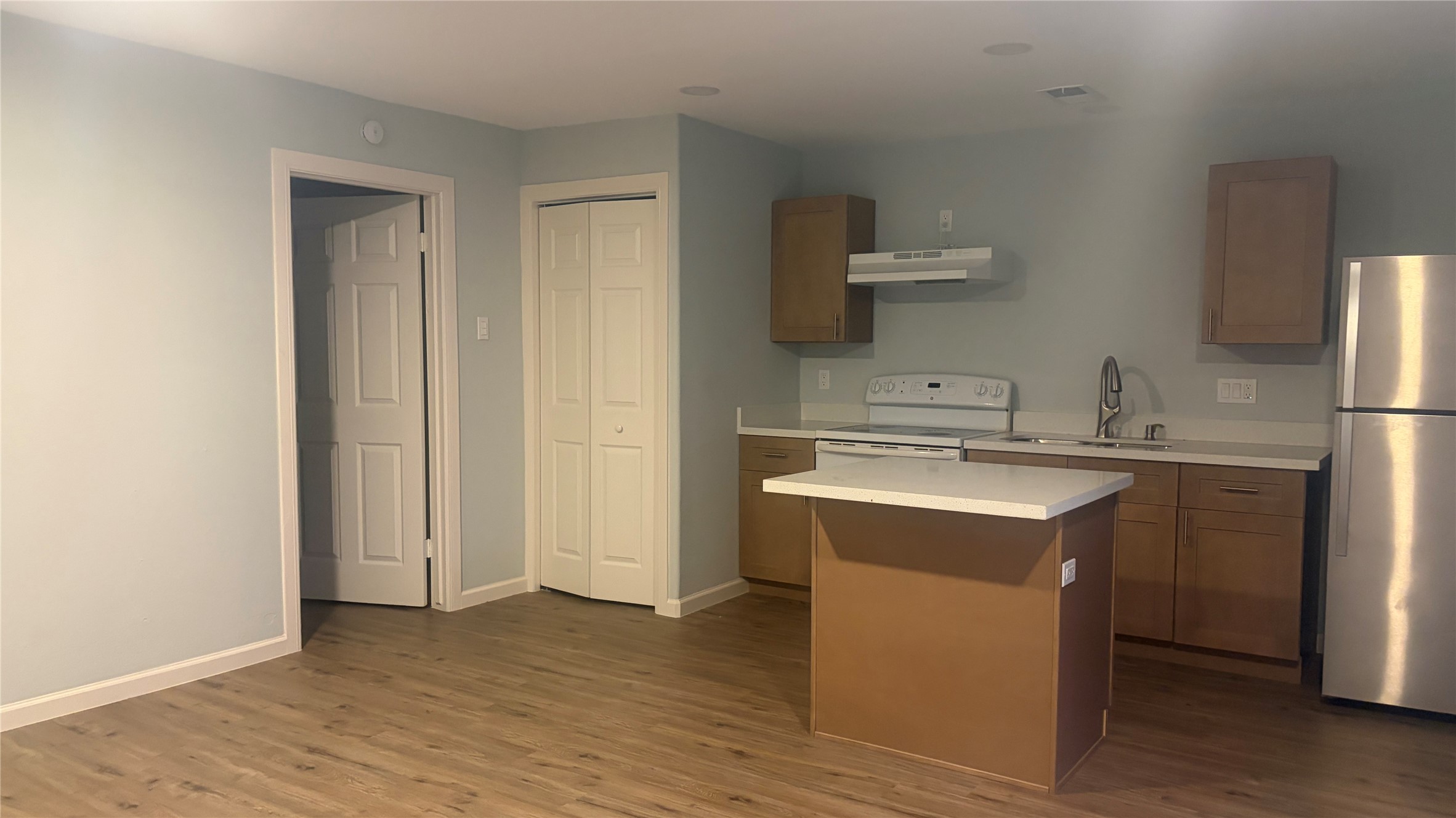 4624 Bell Street, Unit 2 Houston, TX 77023 - Photo 4 of 10 a utility room with sink dryer and washer